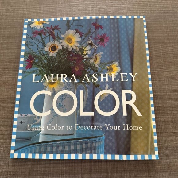 Laura Ashley - Color (paperback) - Picture 1 of 4